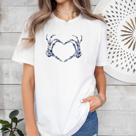 Toile Skeleton Hand Heart Shirt, Cute Skeleton stshirt gift for friend, Halloween Shirt, Skeleton Hand Tee, Spooky shirt, Skeleton Heart Top