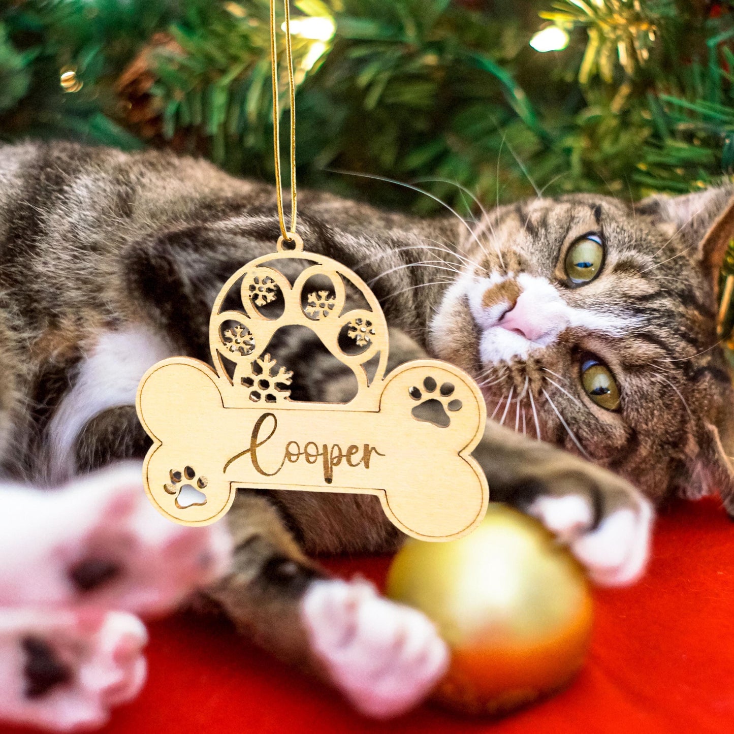 Engraved Pet Paw Ornament, Personalized Dog or Cat Name Memorial, Wooden Christmas Keepsake for Pet Lovers, Dog Paw Ornament